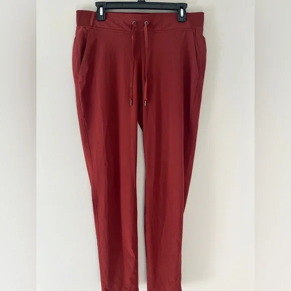 Athleta Women's Midtown Lightweight Athleisure Ankle Pant in Dried Cinnamon - Picture 4 of 12